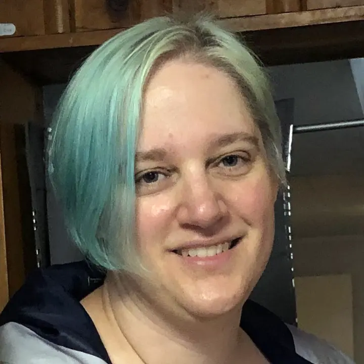 Julie Tome Headshot